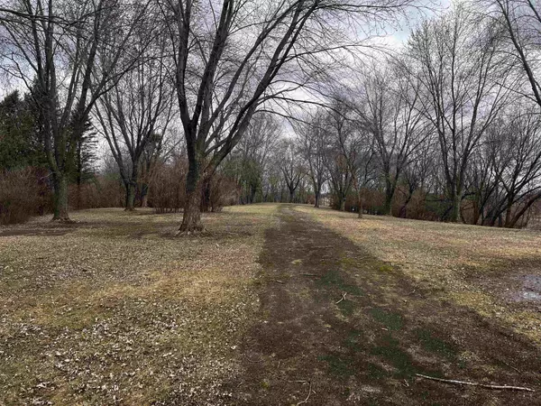 De Pere, WI 54115,LOST DAUPHIN RD