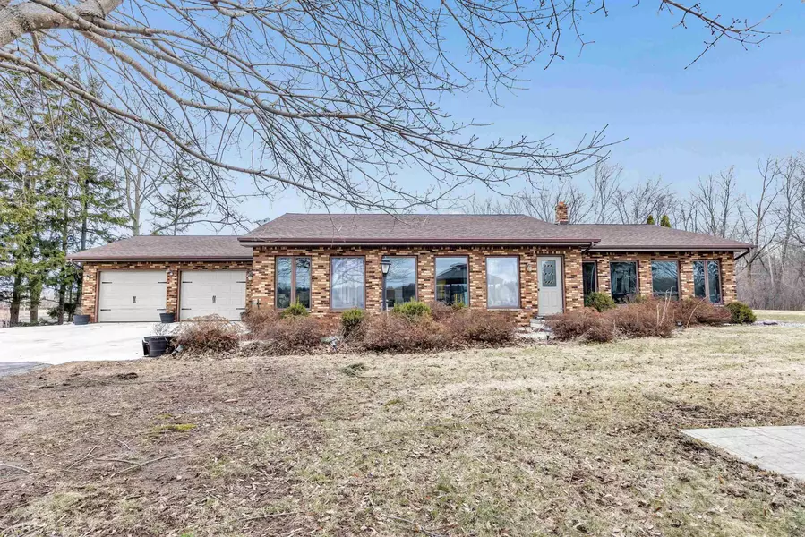 3237 MILL RD, Greenleaf, WI 54126
