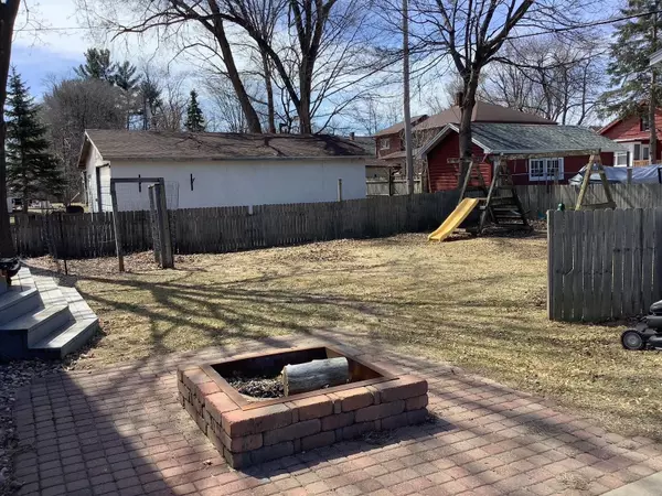 Waupaca, WI 54981,324 5TH ST