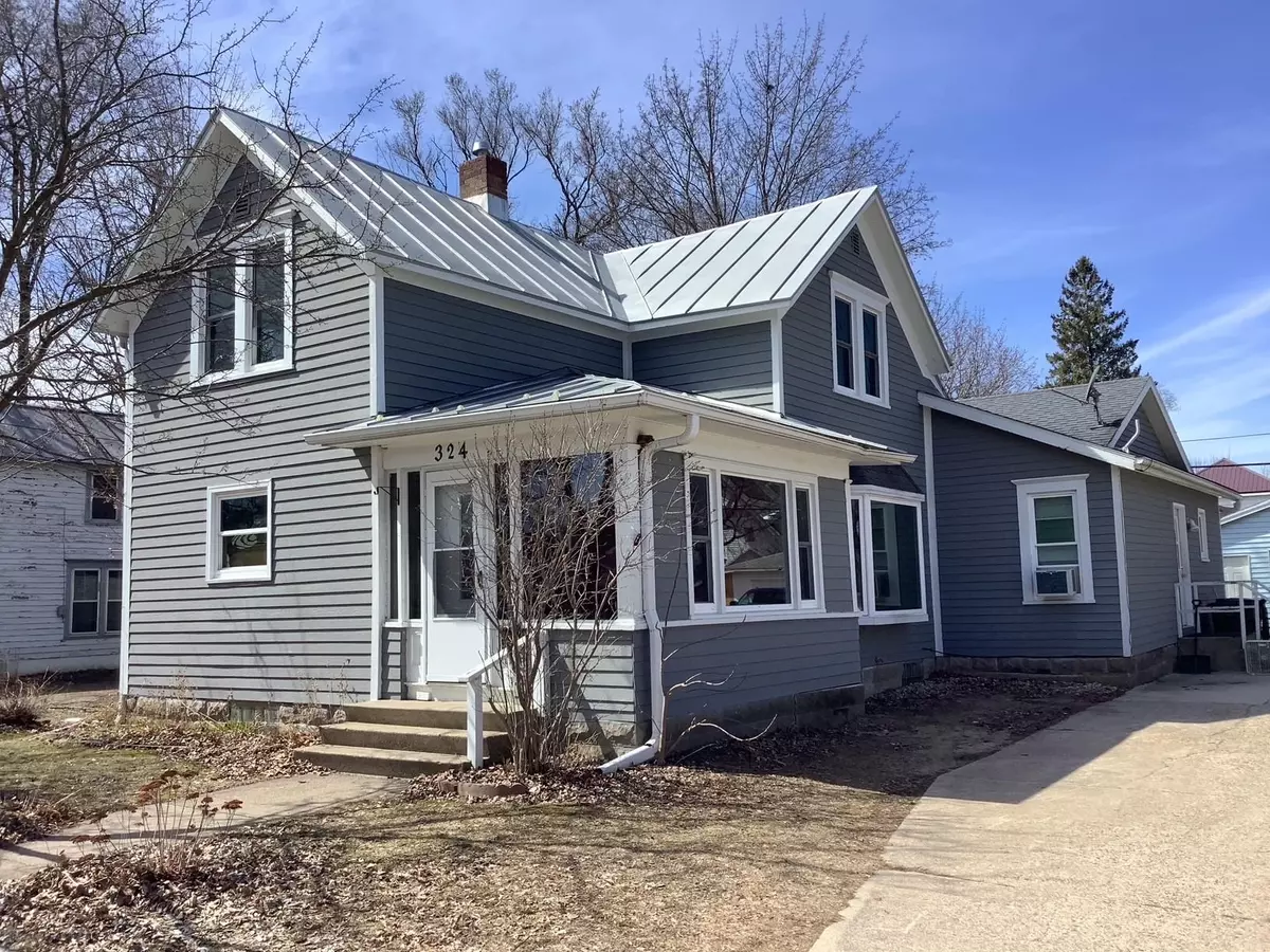 Waupaca, WI 54981,324 5TH ST