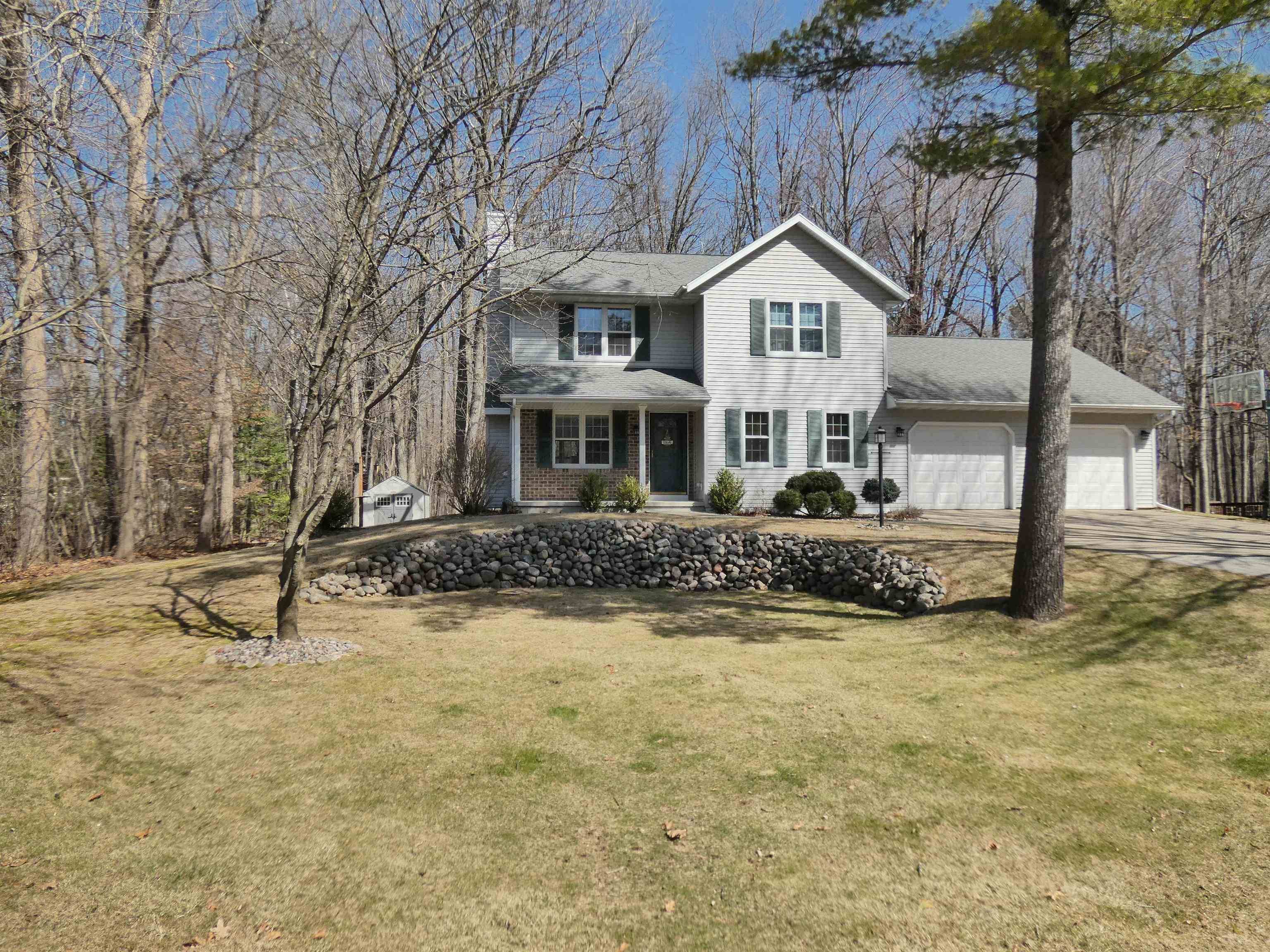 1816 IVES LN, Suamico, WI 54173