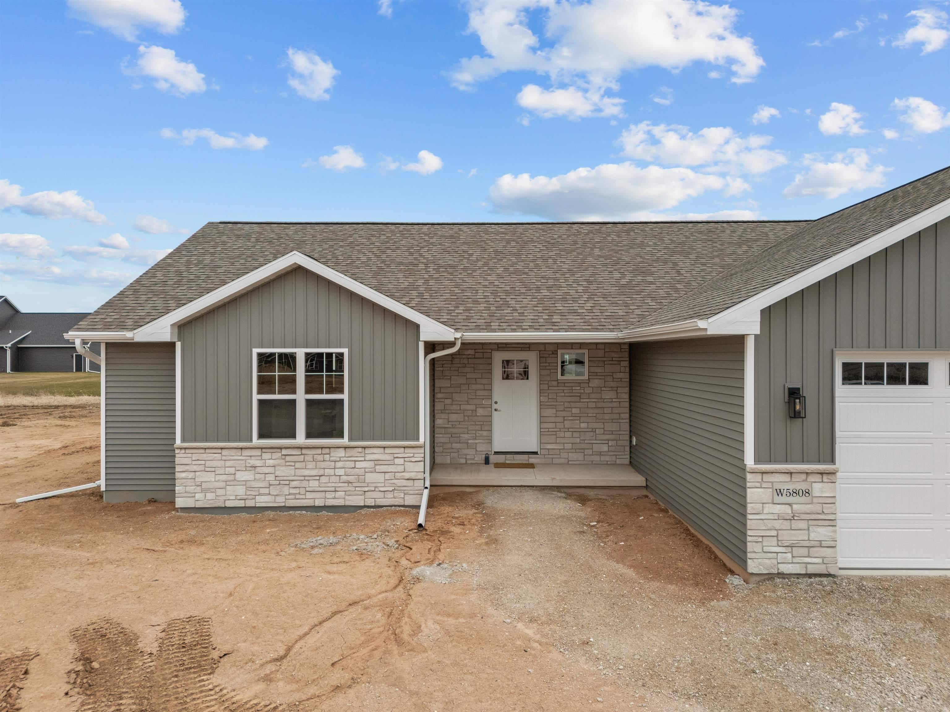 Menasha, WI 54952,W5808 ROUNDSTONE PL