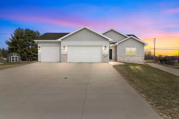 2570 W FALLEN OAK DR, Grand Chute, WI 54913