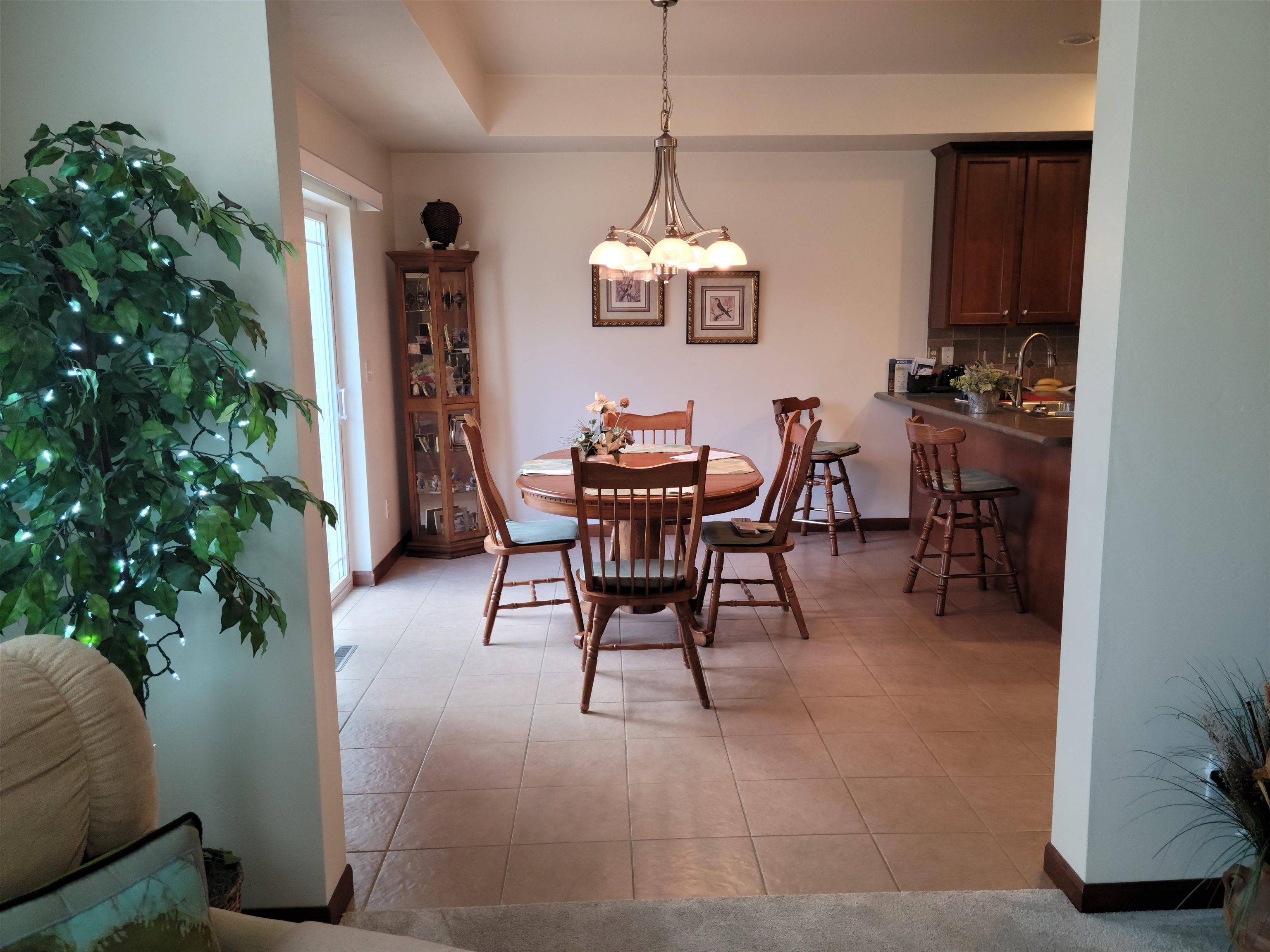 Neenah, WI 54956,1755 OAK HOLLOW LN