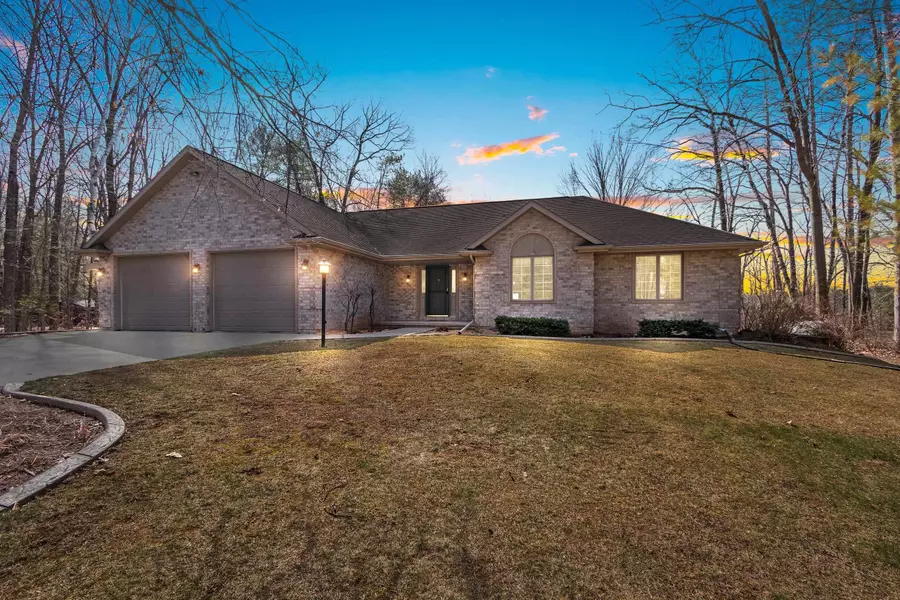 6711 BIRCHWOOD SHORES LN, Oconto Falls, WI 54154-9546