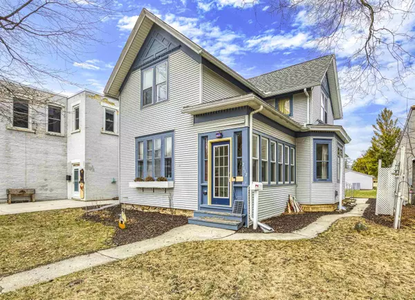2112 WISCONSIN AVE, New Holstein, WI 53061