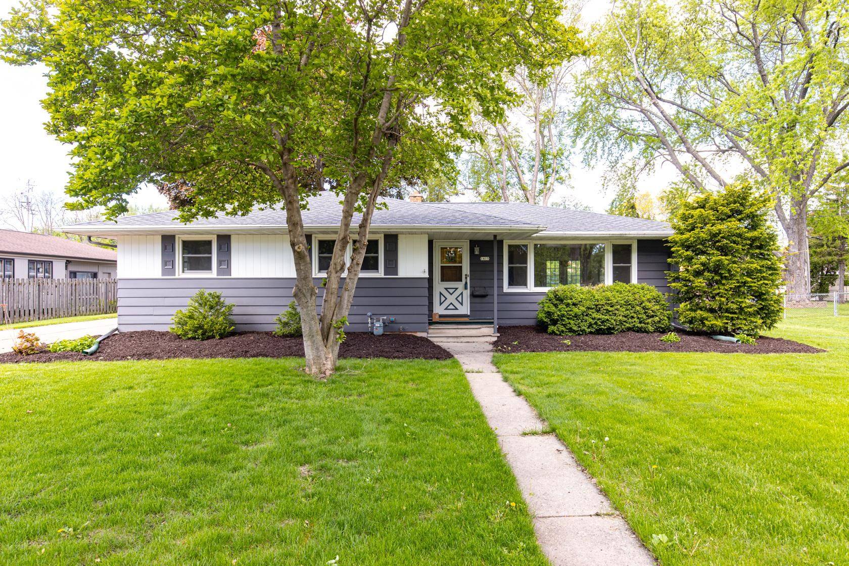 1415 FAIRVIEW ST, Oshkosh, WI 54901