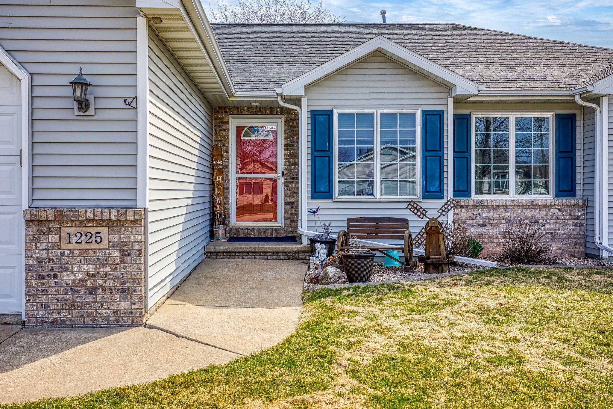 Menasha, WI 54952-8915,1225 CHELSEA CT