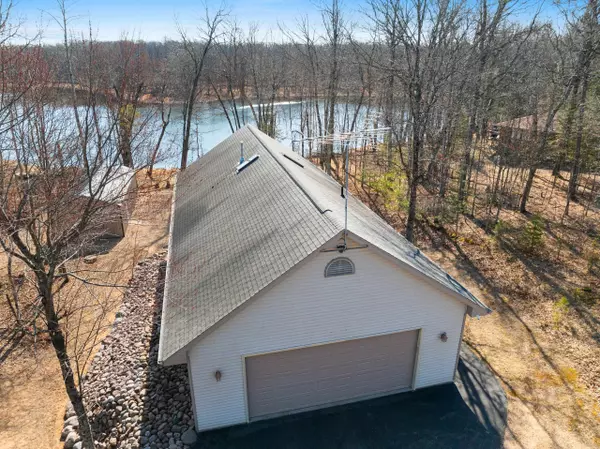 Crivitz, WI 54114,15922 FLOWER LAKE DR