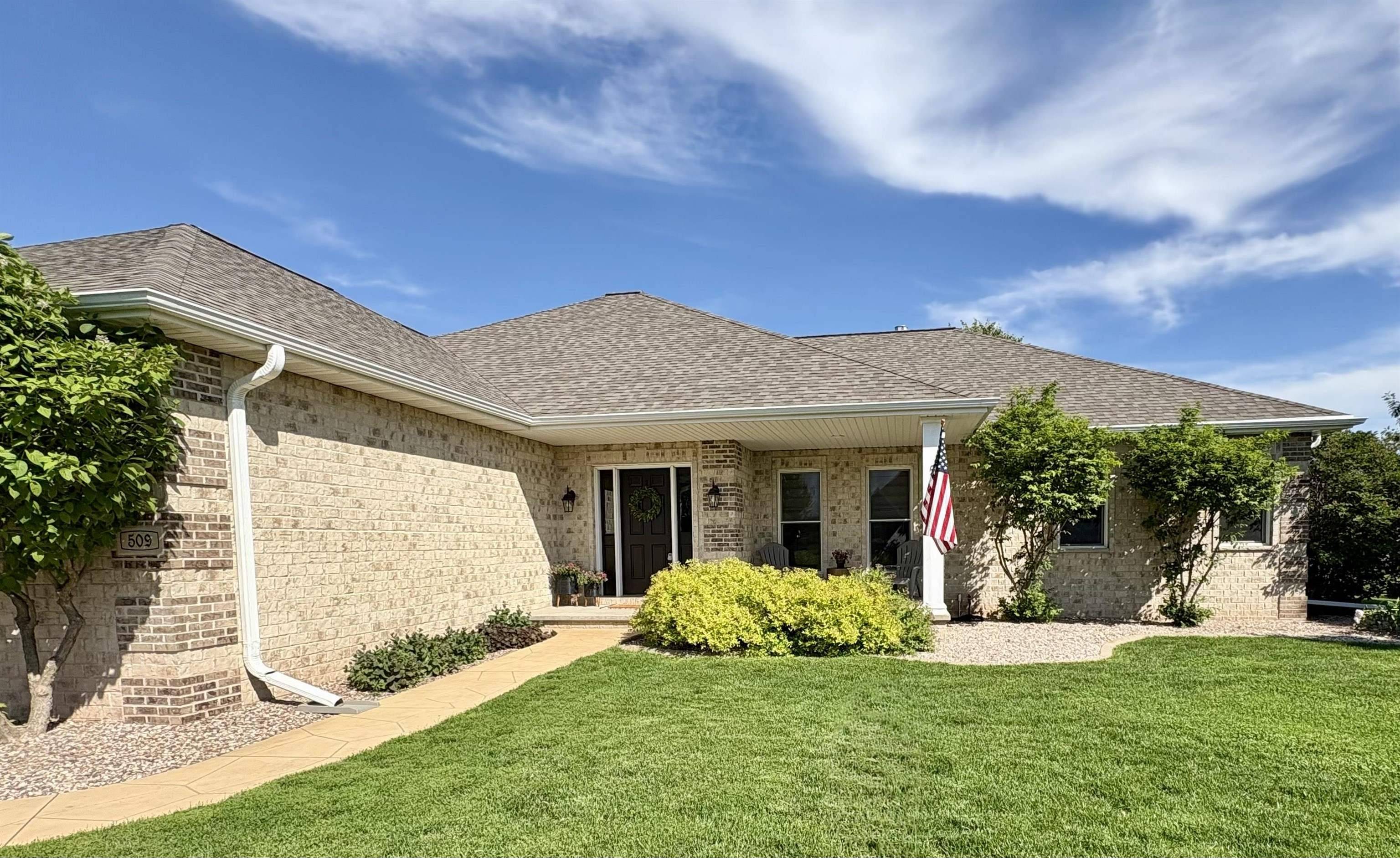 Wrightstown, WI 54180,509 ROYAL ST PATS DR