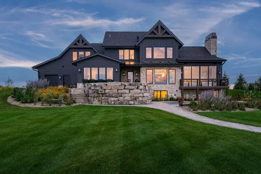 9458 WARNER RD, Winneconne, WI 54986