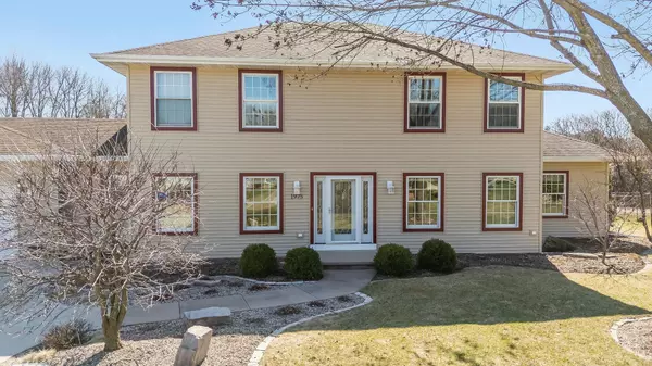 Neenah, WI 54956,1975 OAKVIEW DR