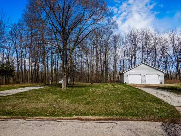 1887 COTTAGE RD, Little Suamico, WI 54141