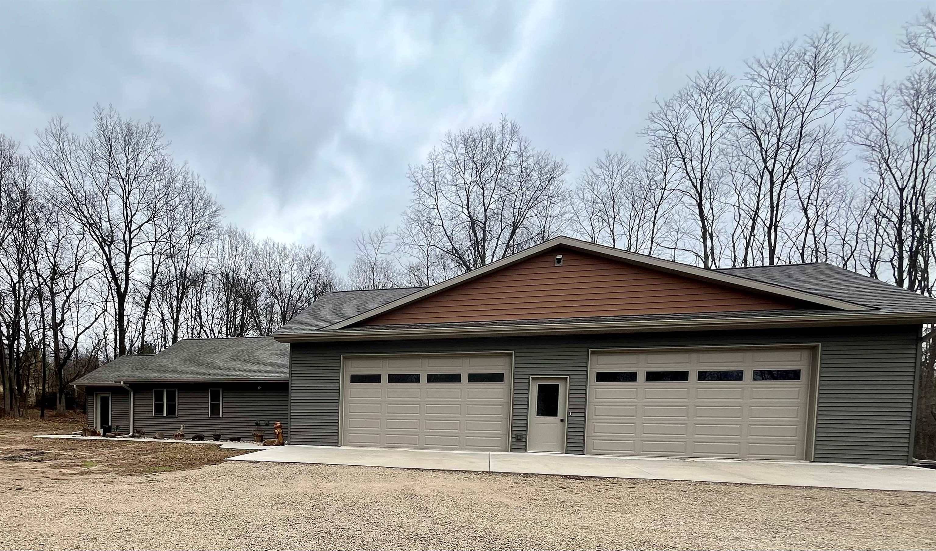 E412 GRENLIE RD, Waupaca, WI 54981