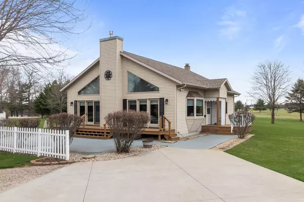 E2145 JOHANSON RD, Iola, WI 54945