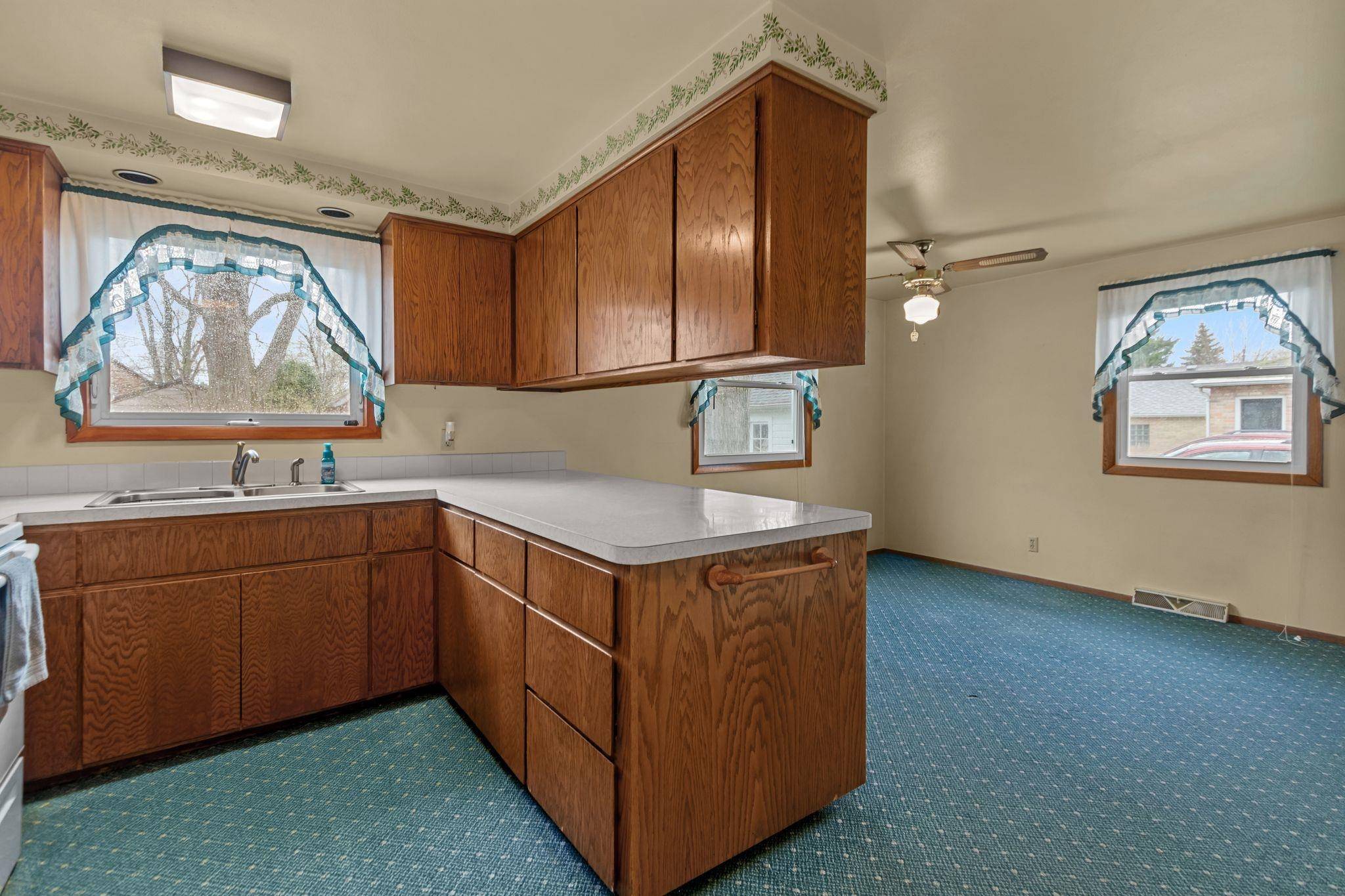 Menasha, WI 54952,717 9TH ST