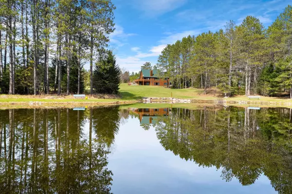 Crivitz, WI 54114,W8415 MOONSHINE HILL RD