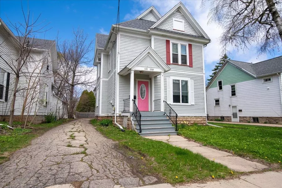 238 SCOTT AVE, Oshkosh, WI 54901