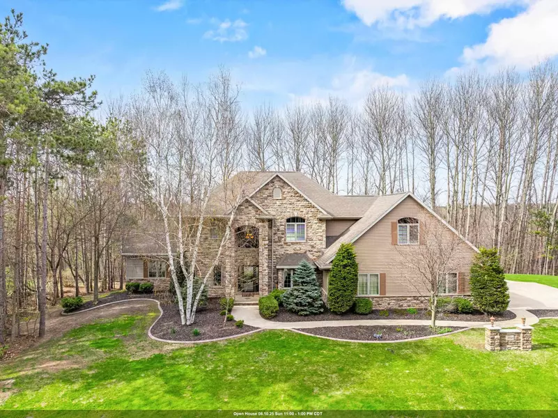 3062 HAWK RIDGE TRL, Suamico, WI 54313-8378