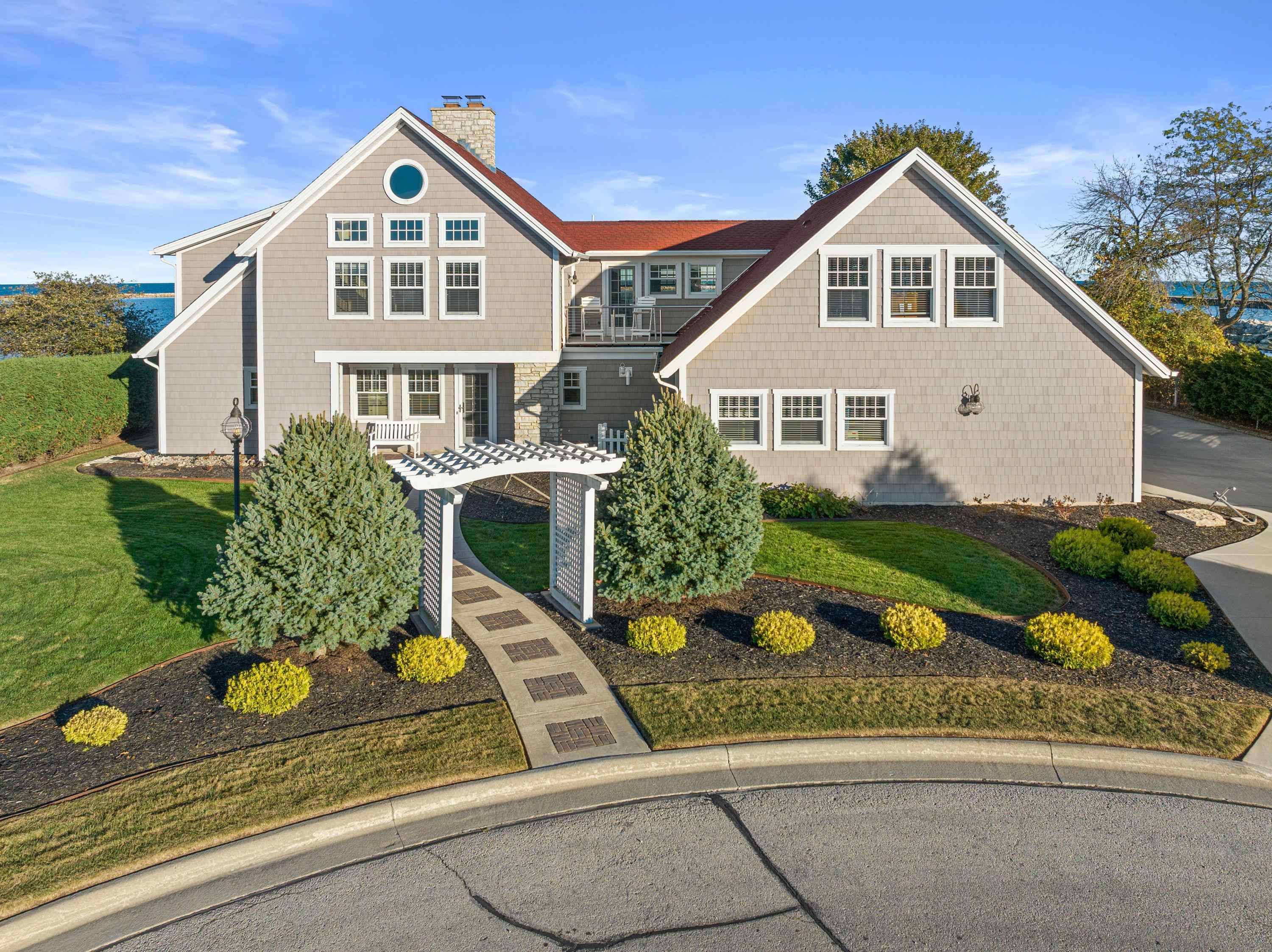 120 HATHAWAY DR, Kewaunee, WI 54216