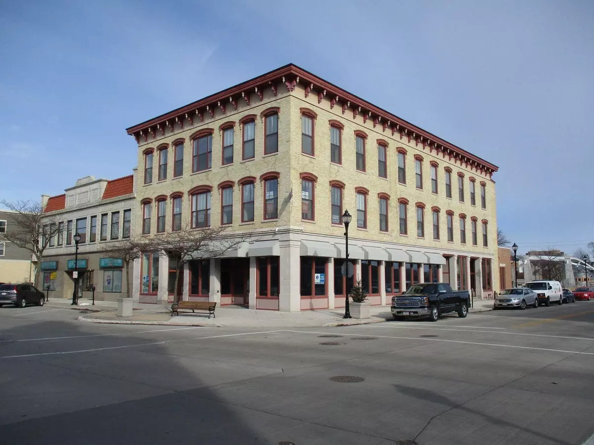 Sheboygan, WI 53081,701 N 8TH ST