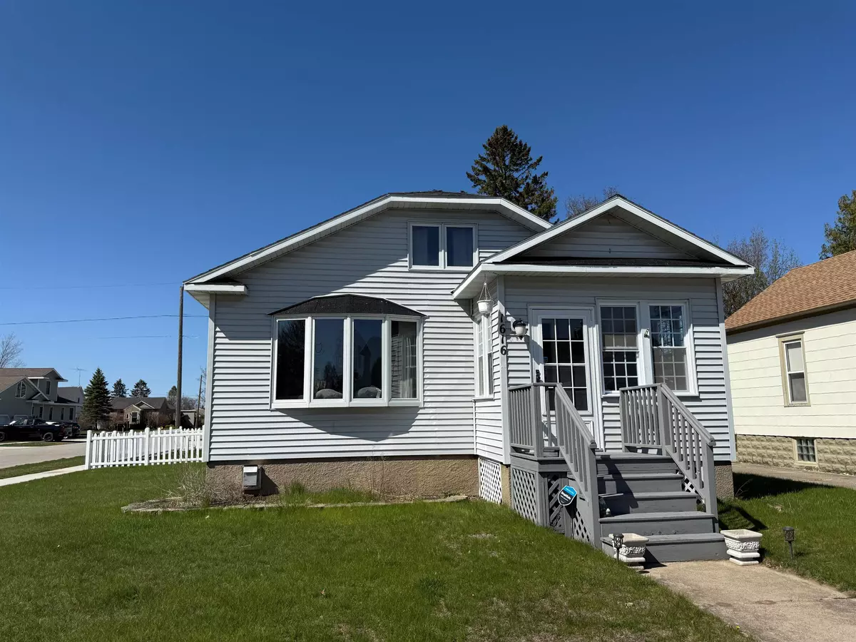 Menominee, MI 49858,1616 15TH AVE