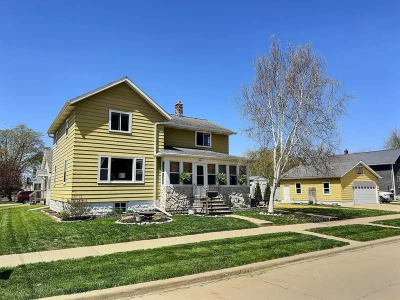 1857 MINNESOTA ST, Oshkosh, WI 54902
