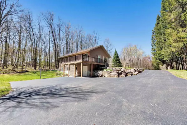 Iola, WI 54945,N11598 HELGESON RD