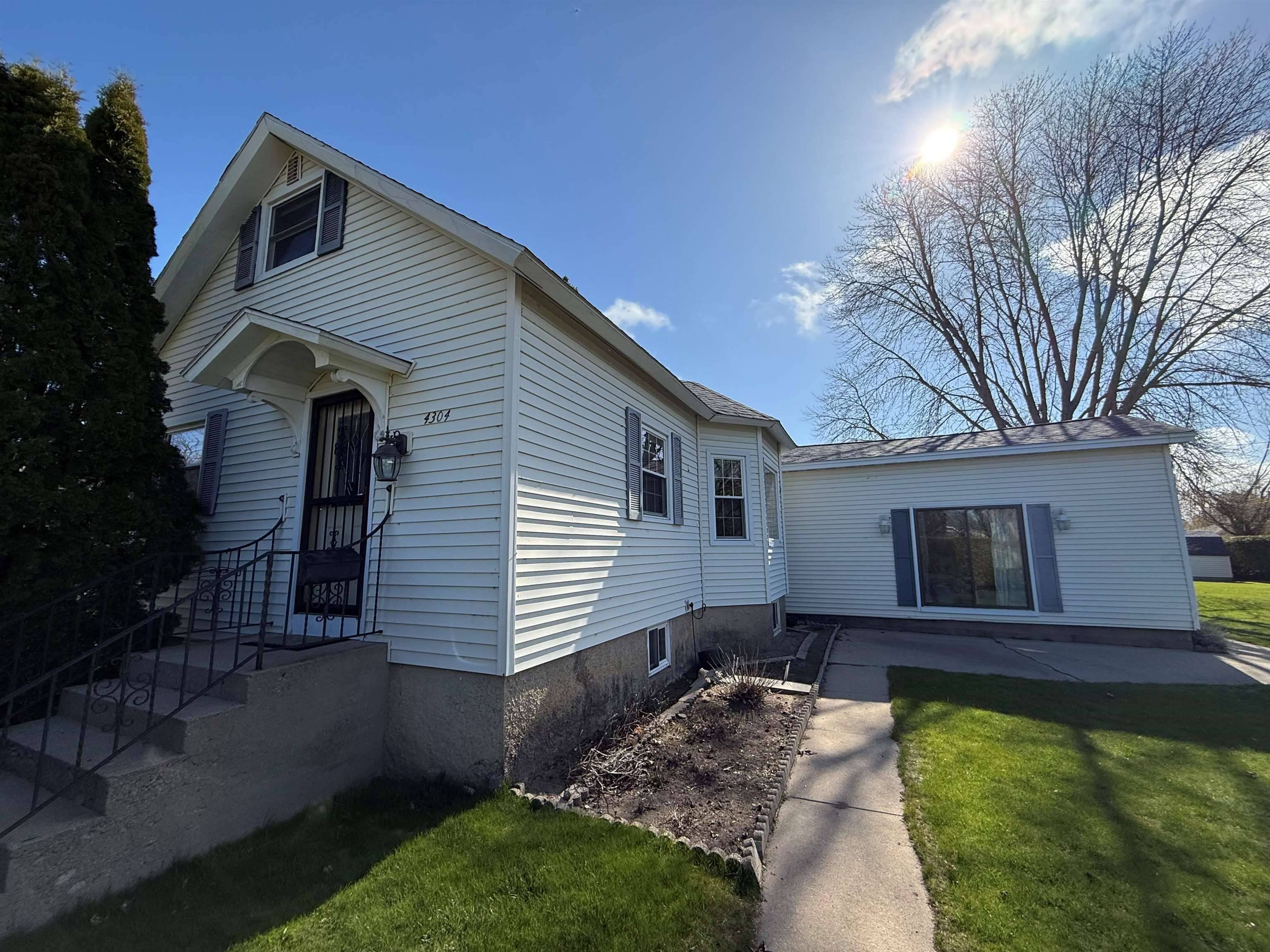 4304 8TH ST, Menominee, MI 49858