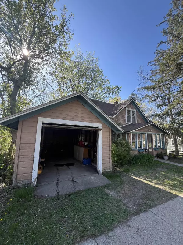 520 S WASHINGTON ST, Waupaca, WI 54981