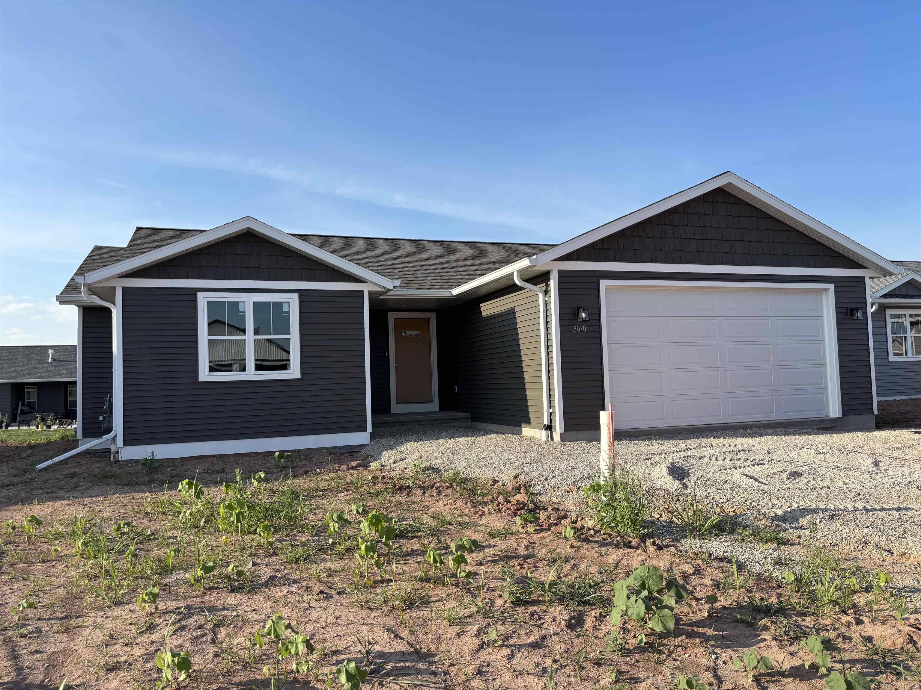 2070 RED FOX LN, Kaukauna, WI 54130
