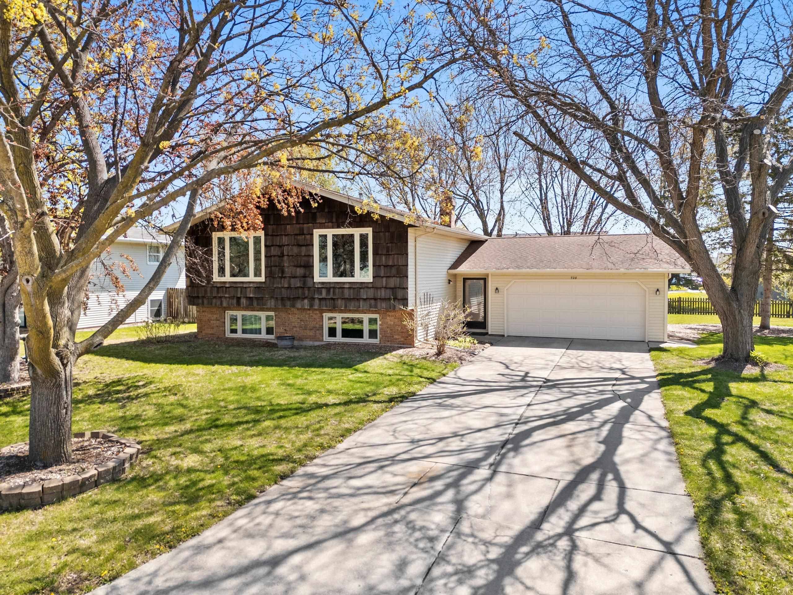 728 JAMESTOWN CT, Green Bay, WI 54301-1131