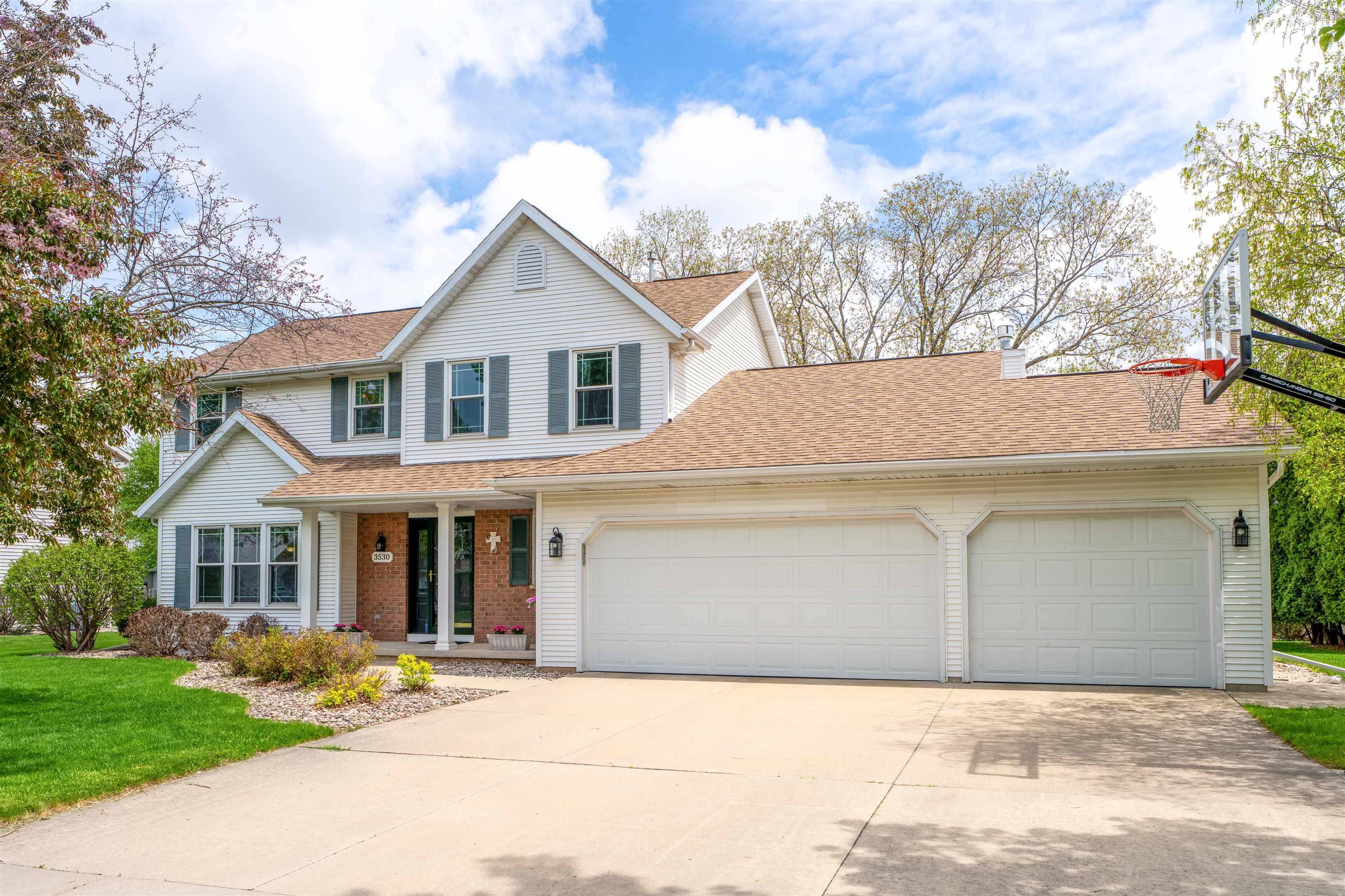 3530 N MEADOWSWEET LN, Appleton, WI 54911