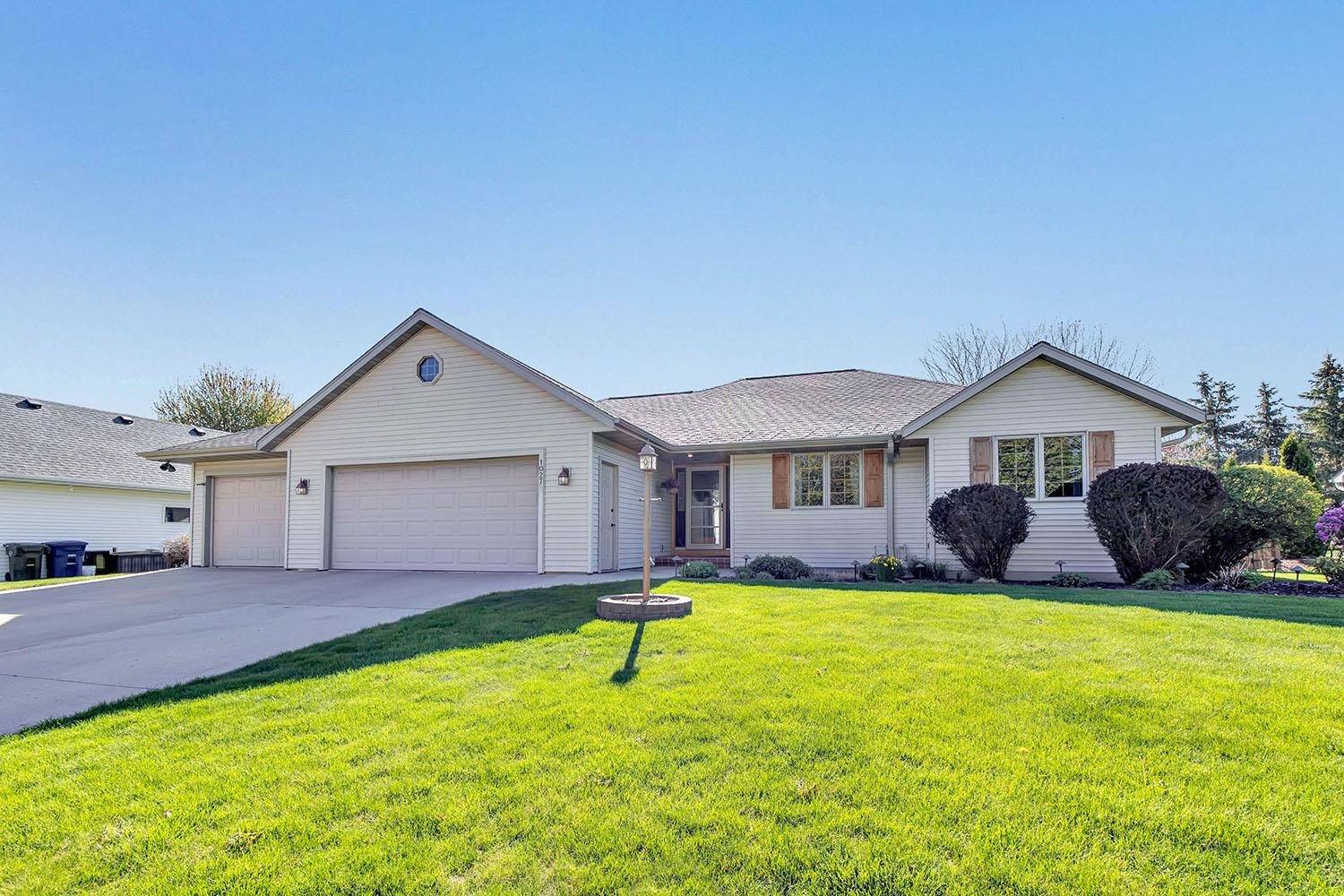 1027 TANAGER TRL,  De Pere,  WI 54115