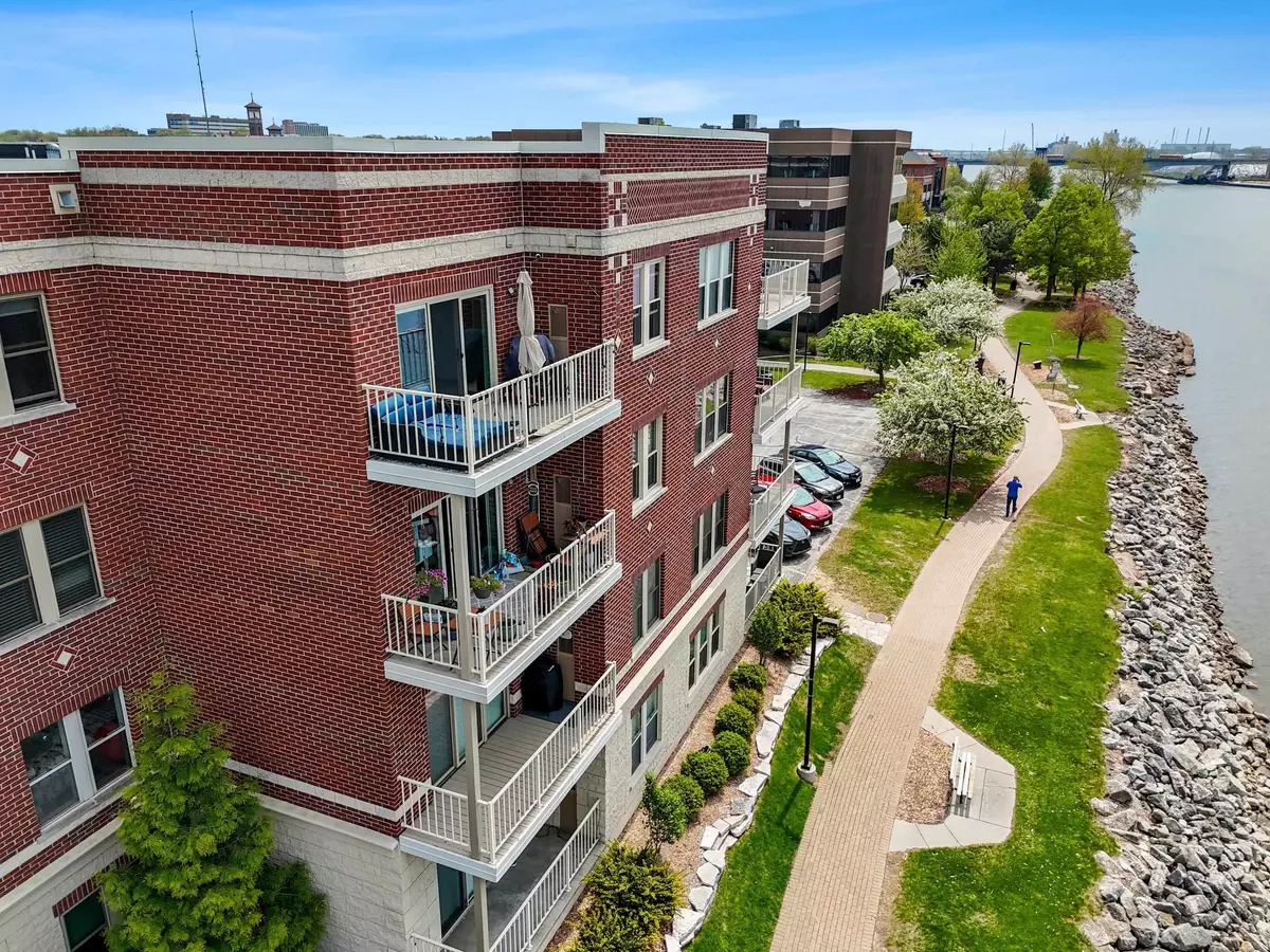 Green Bay, WI 54301,118 S WASHINGTON ST #417B