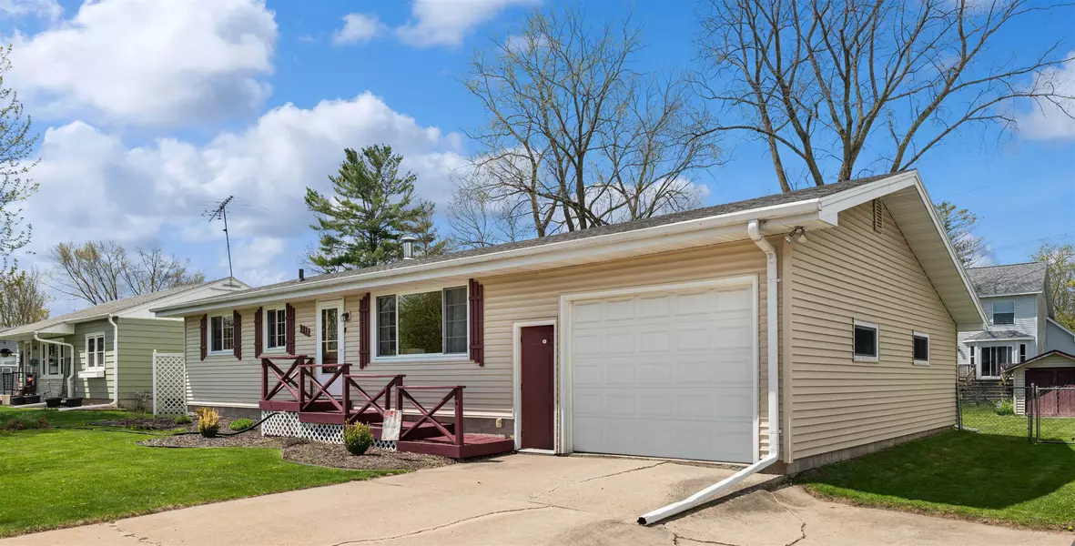 1111 SUNNYFIELD CT, Marinette, WI 54143