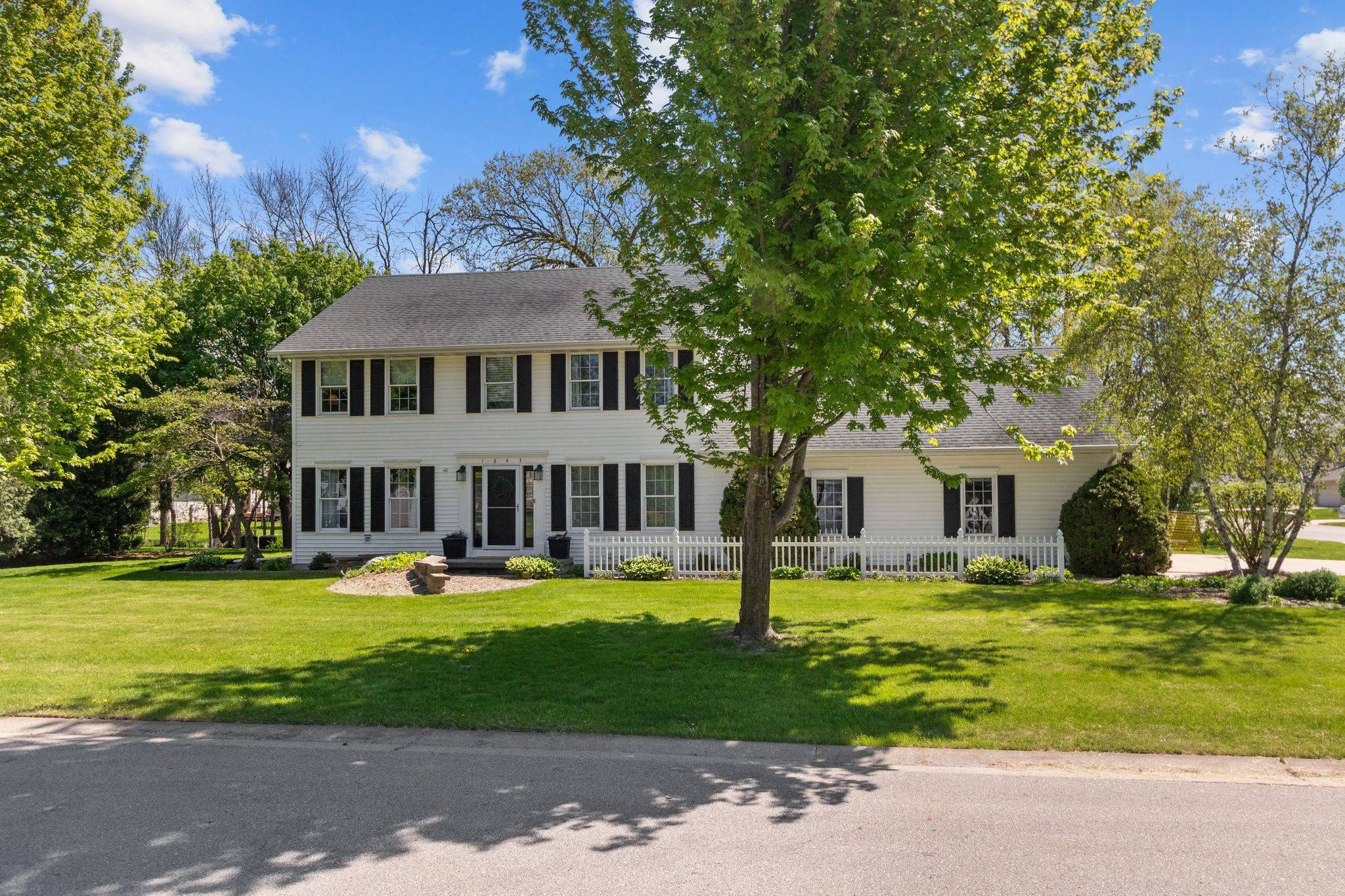 1843 BRIDLE LN, Neenah, WI 54956