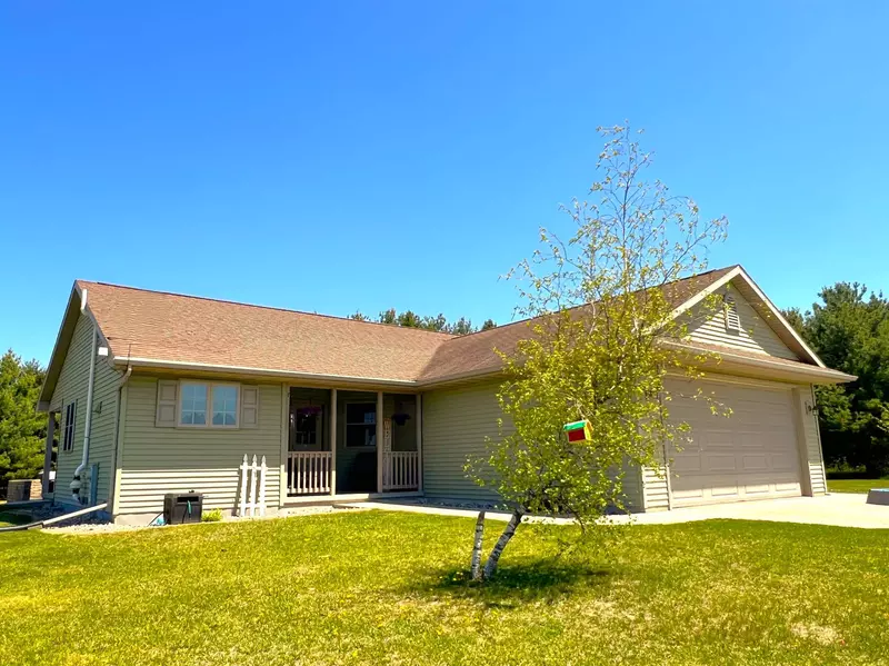 N3480 FEATHERS CT, Waupaca, WI 54981