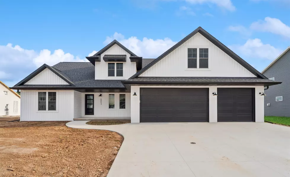 W5853 ROUNDSTONE PL, Menasha, WI 54952