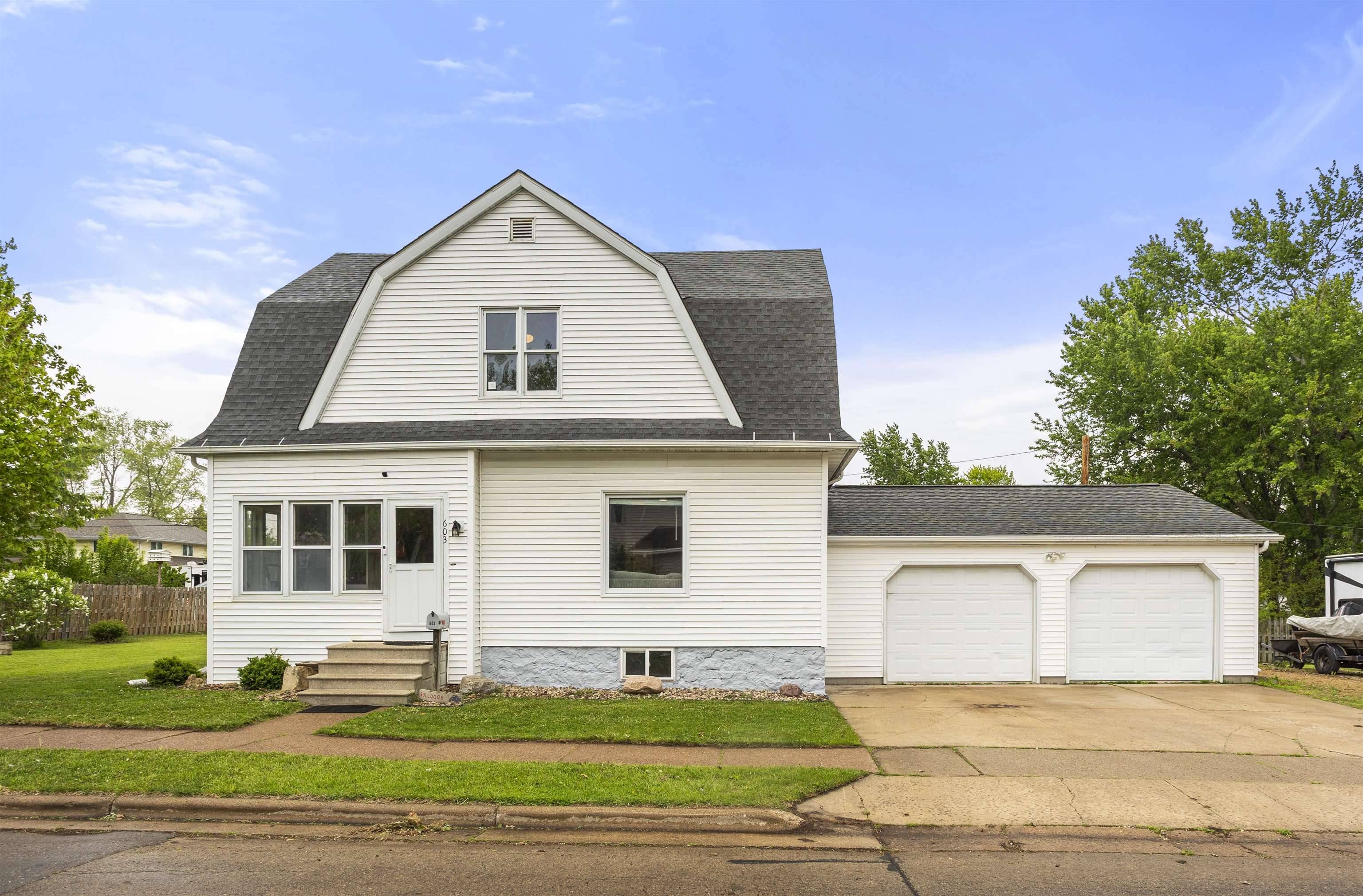 603 E WASHINGTON ST, New London, WI 54961