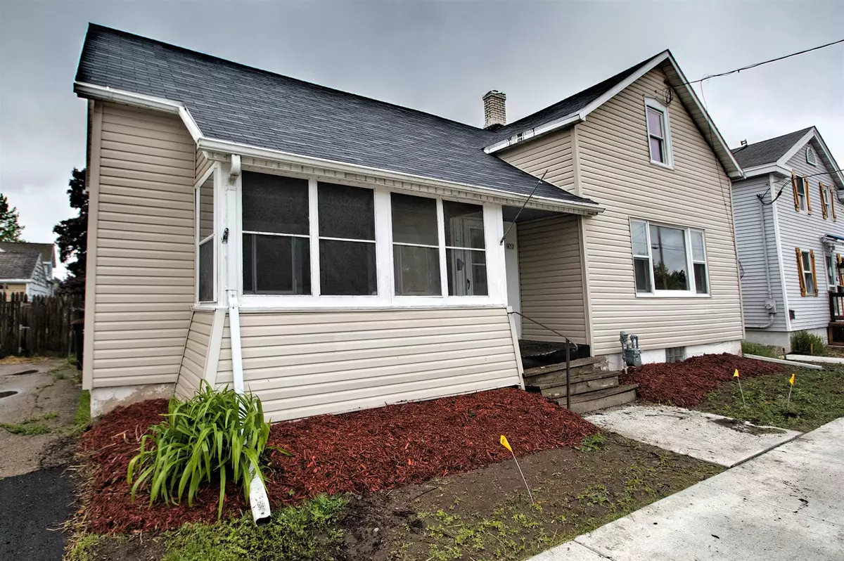 Oshkosh, WI 54902-5922,452 W 7TH AVE