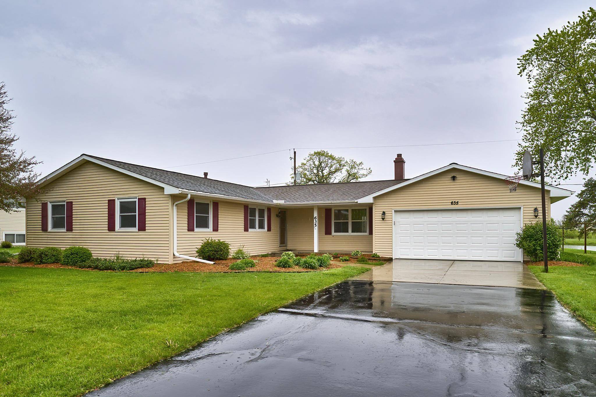 635 JOHNSON ST,  Pulaski,  WI 54162