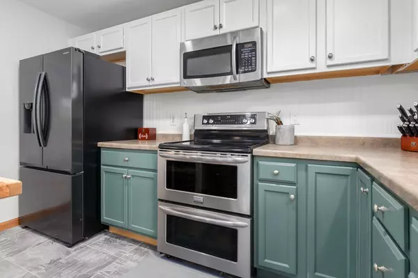 Neenah, WI 54956,2619 GRASSY LN