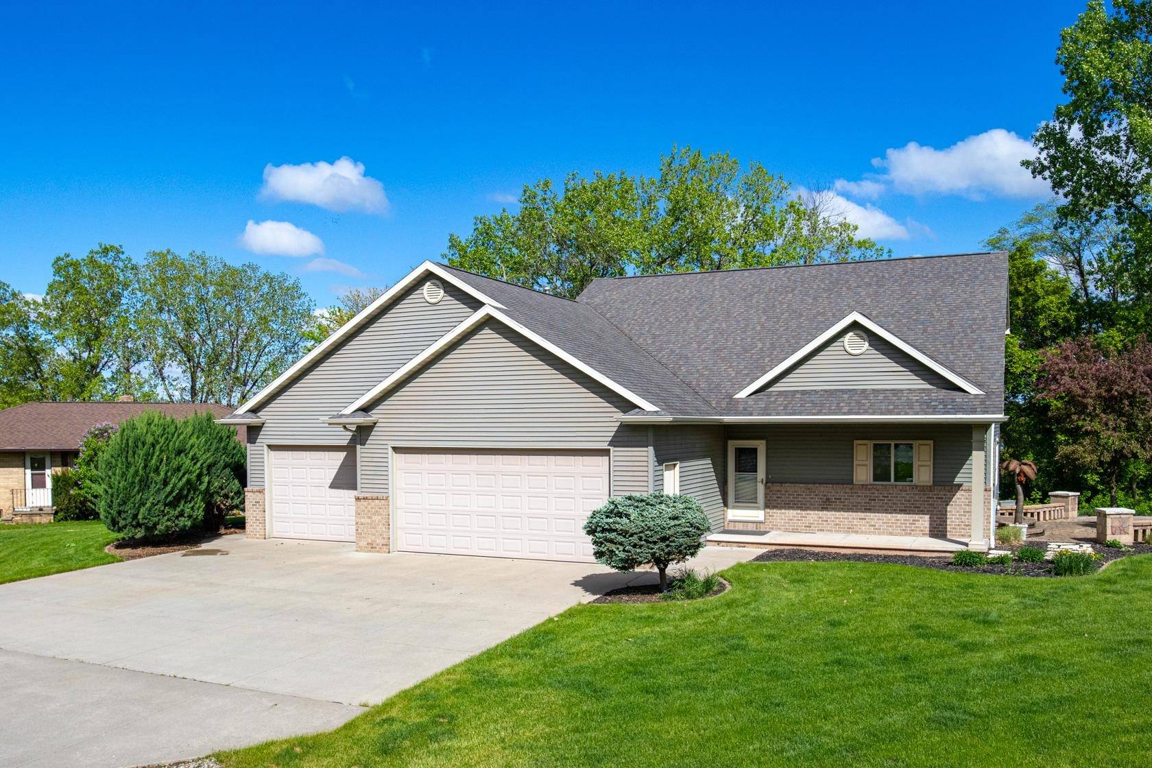 630 STATE ST, Combined Locks, WI 54113