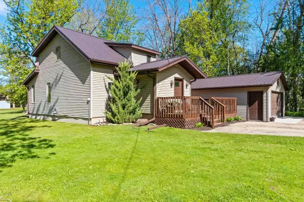 N5925 CRYSTAL DR, Cecil, WI 54111