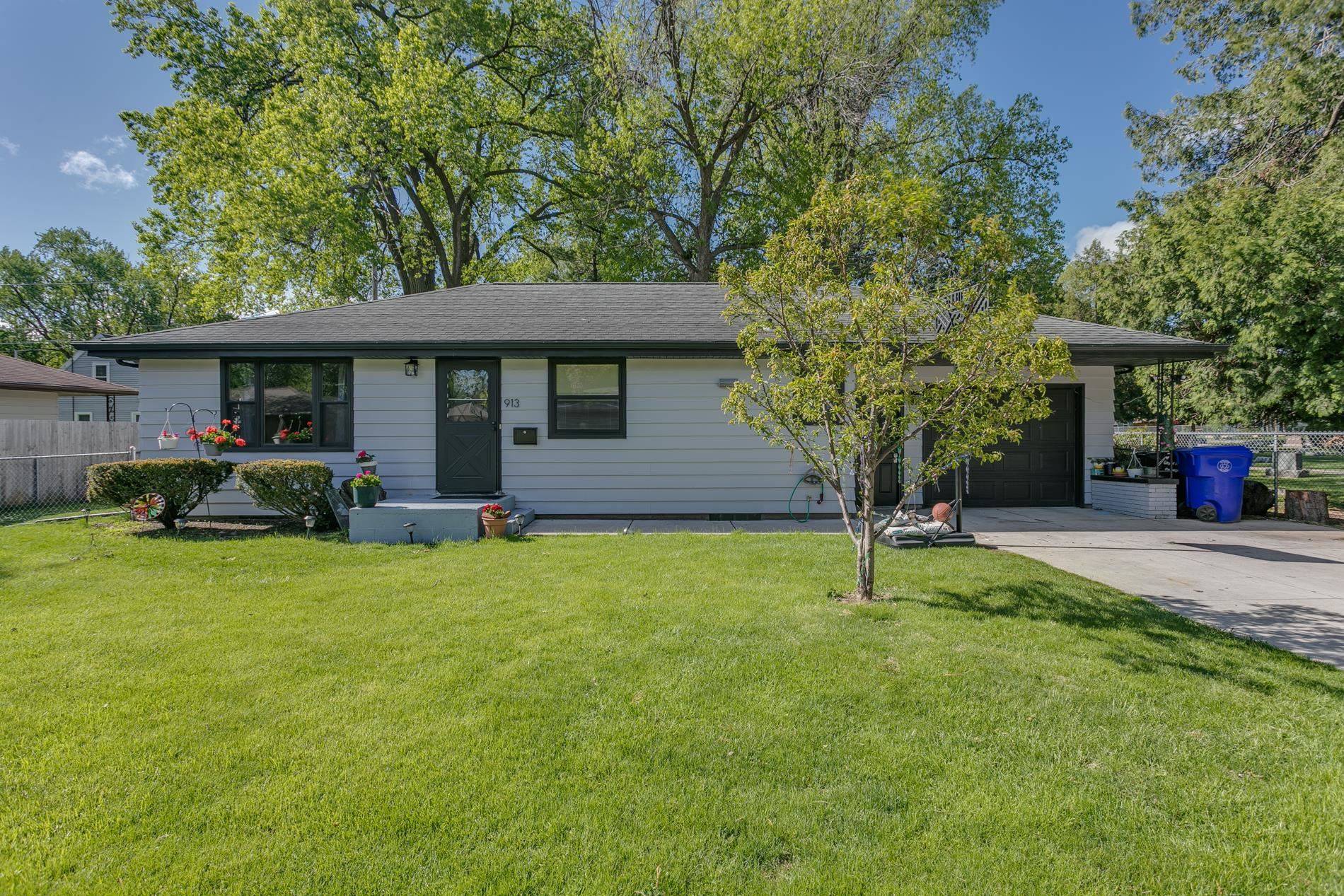 913 E WOODLAND AVE, Appleton, WI 54911