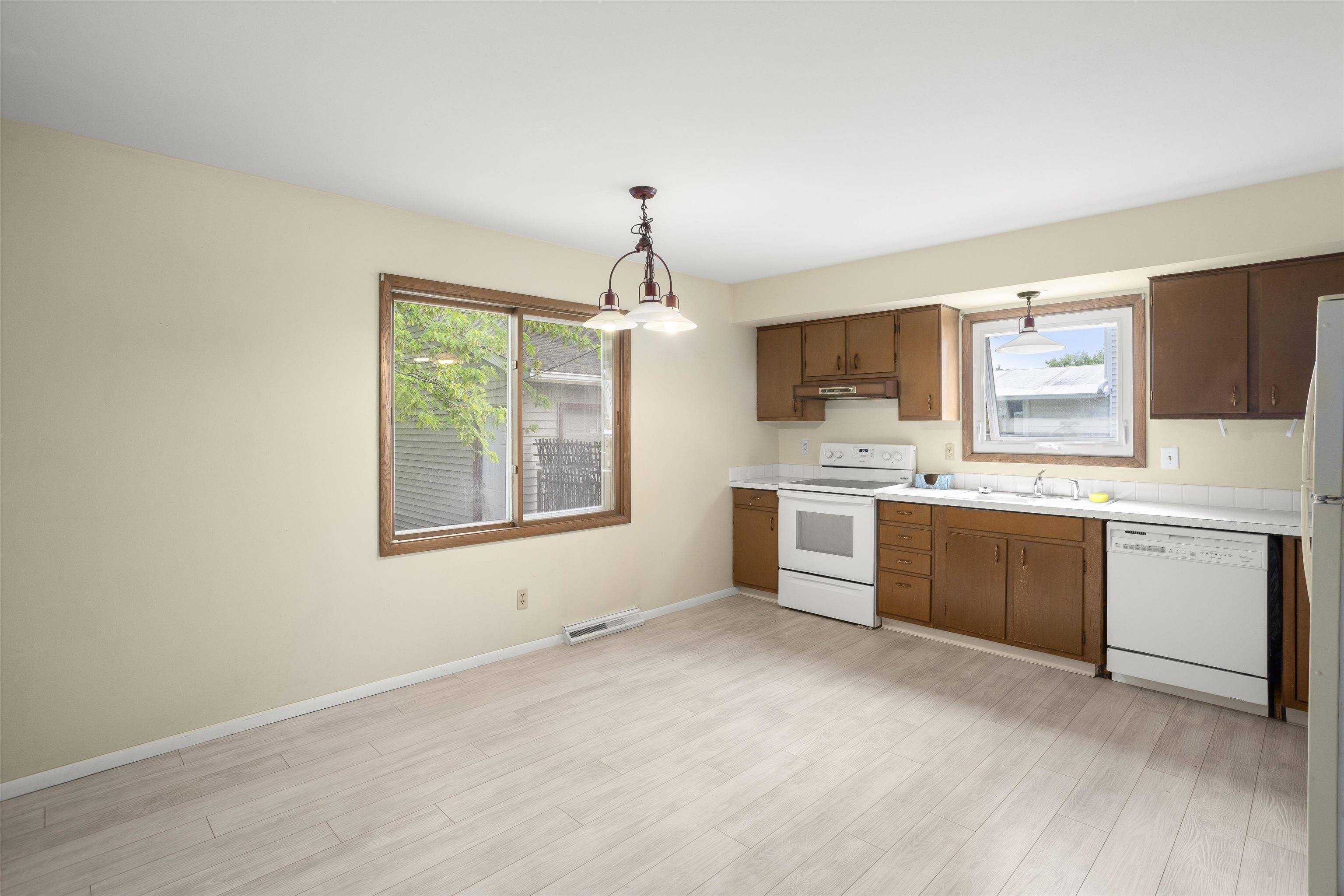 Neenah, WI 54956,1054 OXFORD CT