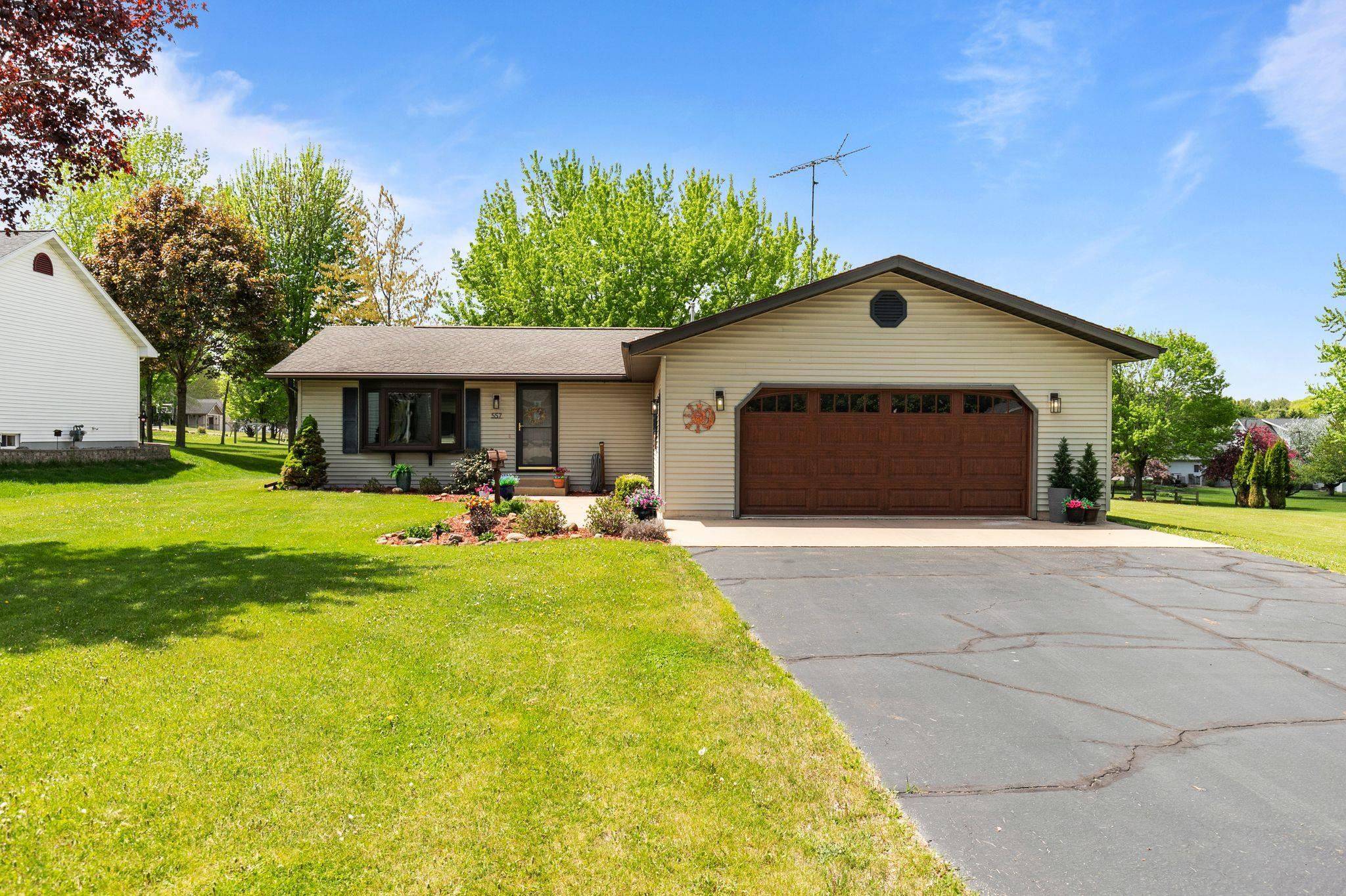 557 CENTER ST, Berlin, WI 54923-9502