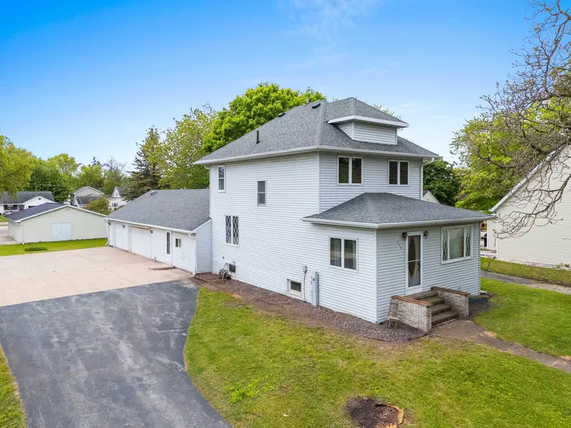 314 SUMMIT ST, Pulaski, WI 54162-9281