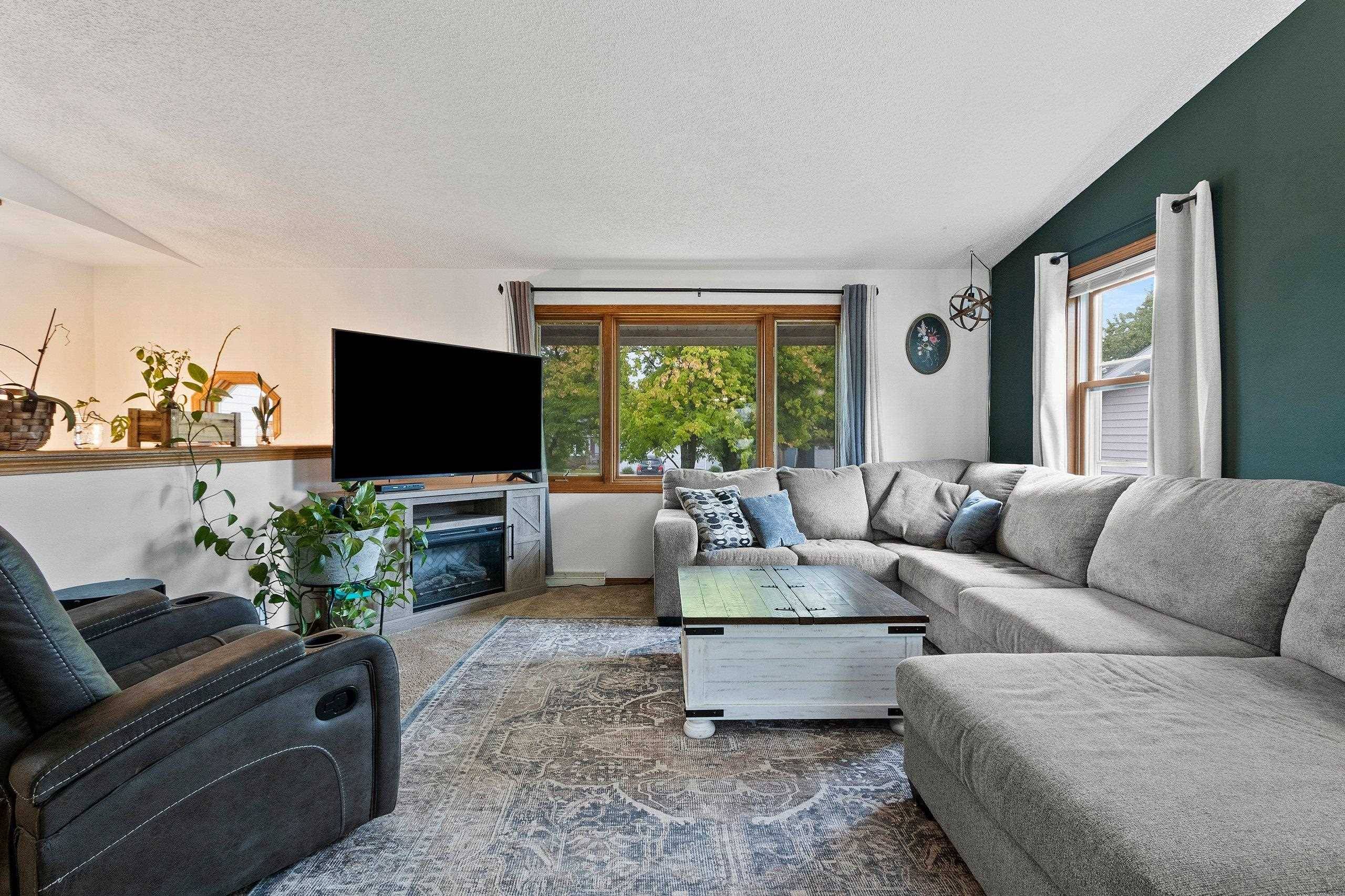 Neenah, WI 54956,1330 PINEHURST LN